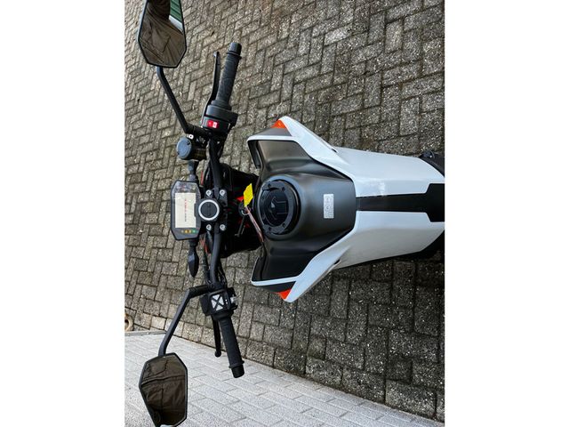 ktm - 890-duke-r