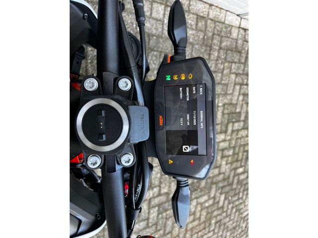 ktm - 890-duke-r