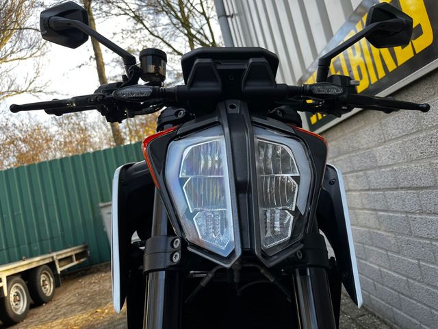 ktm - 890-duke-r