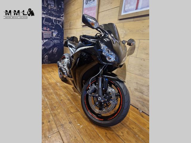honda - cbr-1000-rr-fireblade