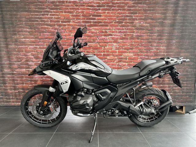 bmw - r-1300-gs-triple-black