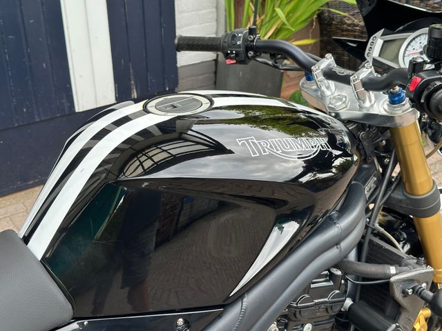 triumph - speed-triple-1050