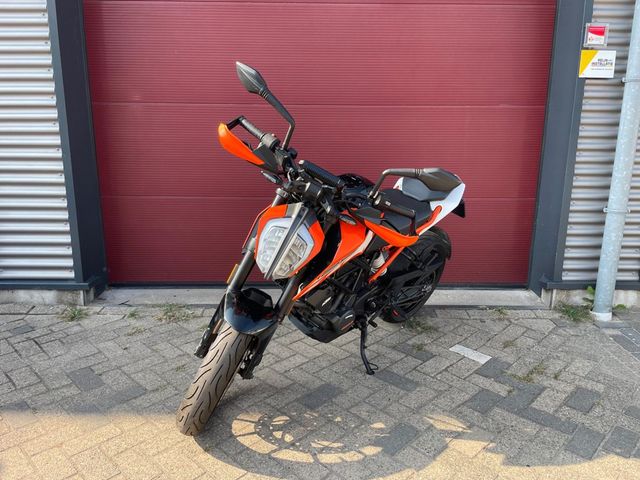 ktm - 125-duke