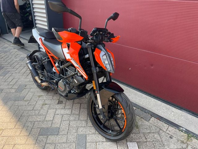 ktm - 125-duke