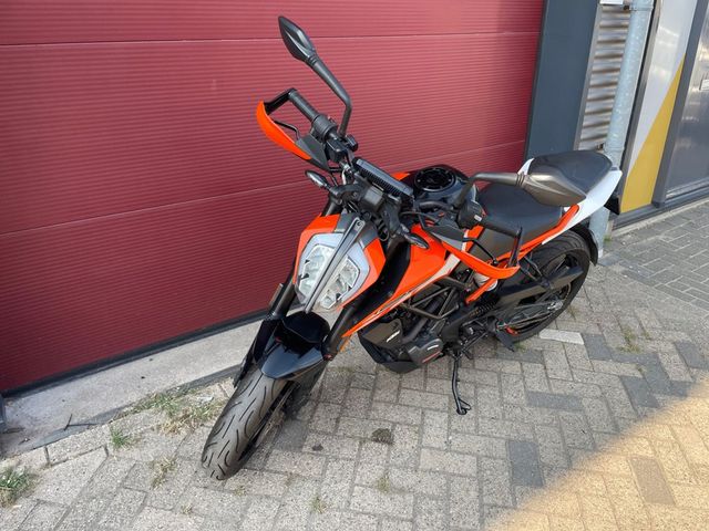 ktm - 125-duke