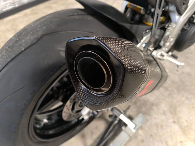 aprilia - tuono--v4-1100-factory