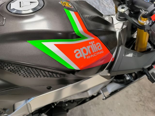 aprilia - tuono--v4-1100-factory