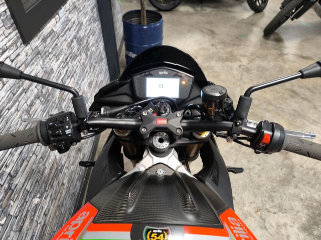 aprilia - tuono--v4-1100-factory