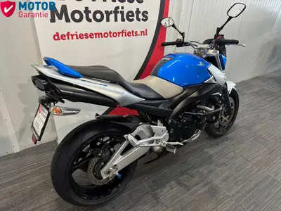 SUZUKI GSR 600 A – foto 2
