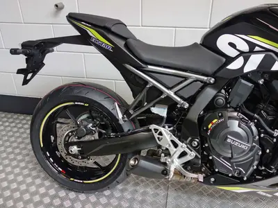 SUZUKI GSX-8R – foto 4