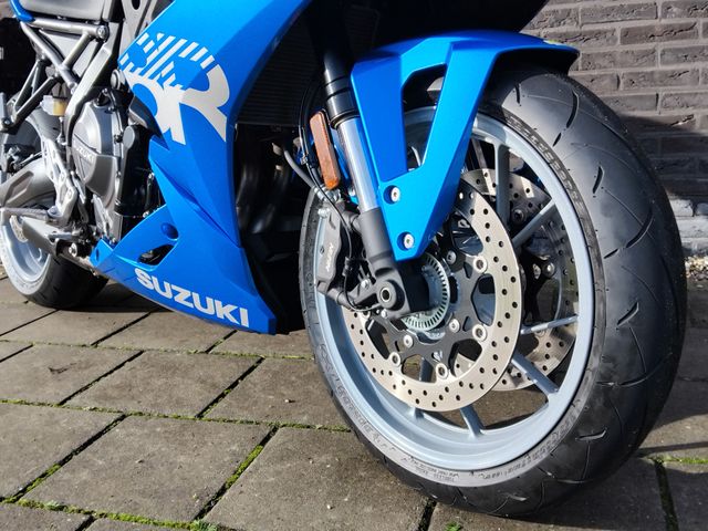 suzuki - gsx-8r