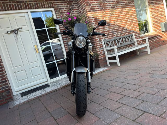 yamaha - xsr-900