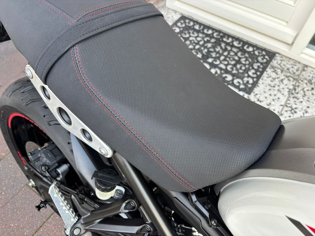 yamaha - xsr-900