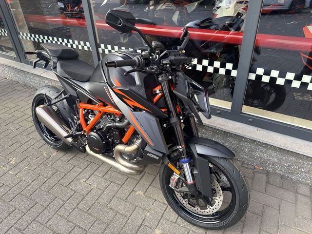 ktm - 1390-super-duke-r-evo