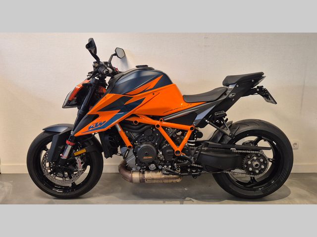 ktm - 1290-super-duke-r