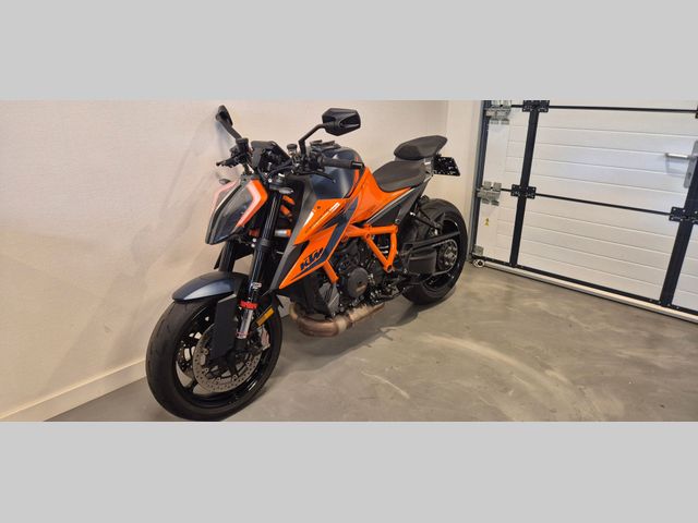 ktm - 1290-super-duke-r