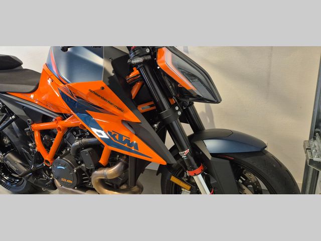 ktm - 1290-super-duke-r