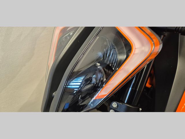 ktm - 1290-super-duke-r