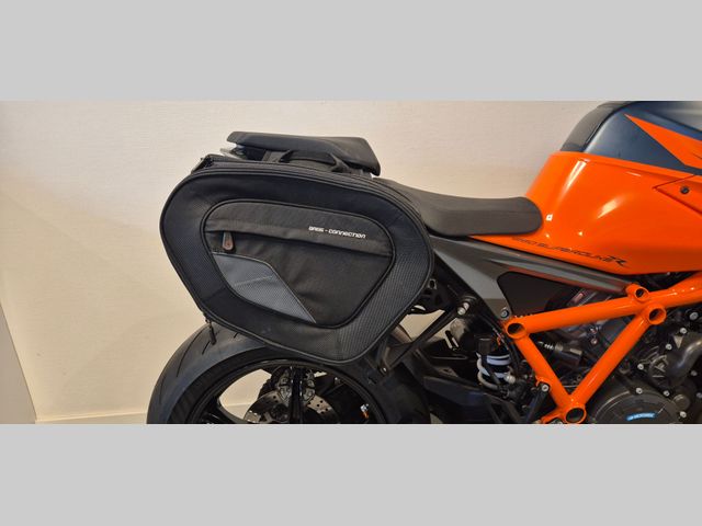 ktm - 1290-super-duke-r