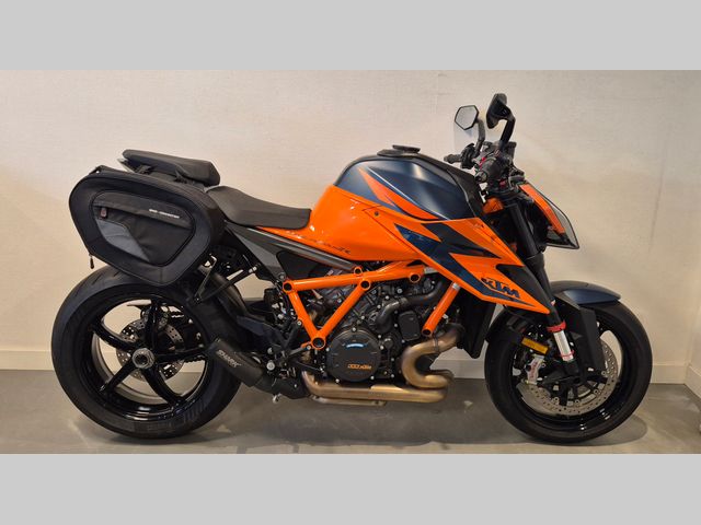 ktm - 1290-super-duke-r