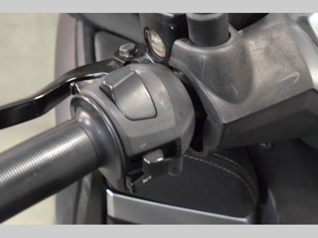 yamaha - x-max-400-momodesign