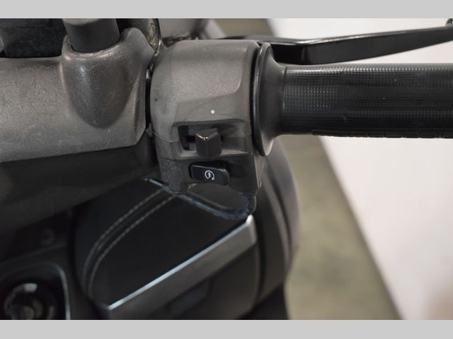 yamaha - x-max-400-momodesign