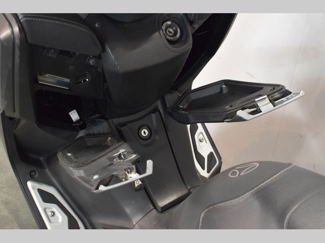 yamaha - x-max-400-momodesign