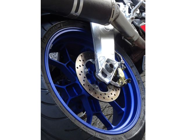 aprilia - rsv-1000-r-factory