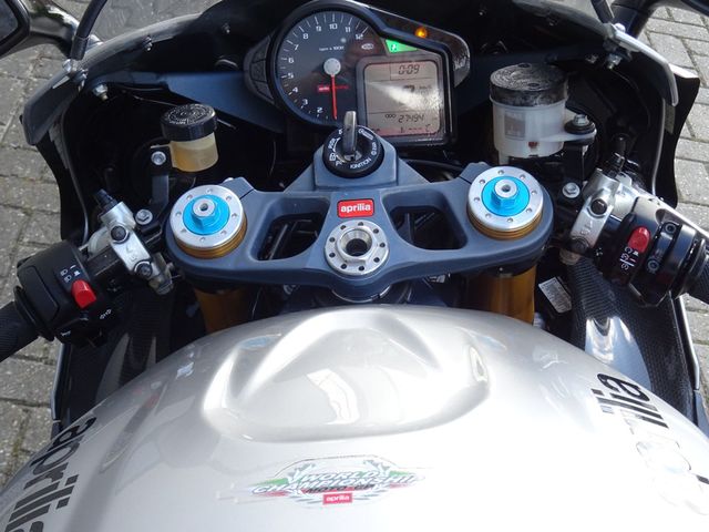 aprilia - rsv-1000-r-factory