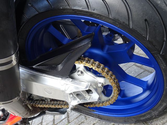 aprilia - rsv-1000-r-factory