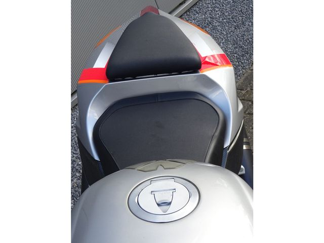 aprilia - rsv-1000-r-factory