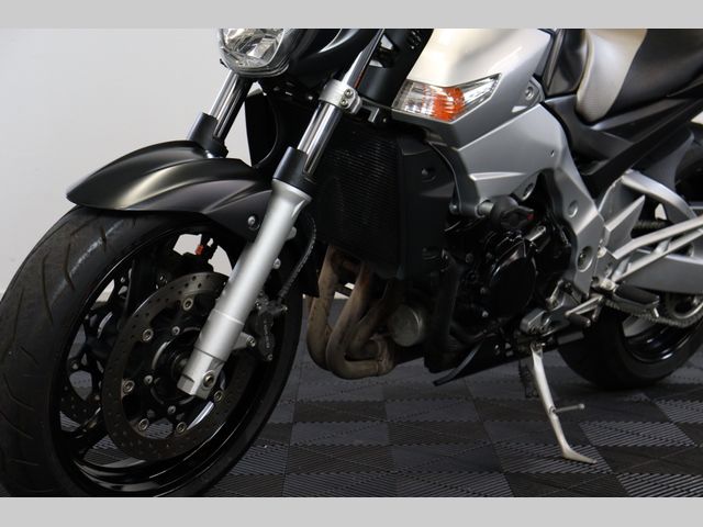 suzuki - gsr-600