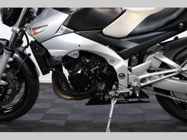 suzuki - gsr-600