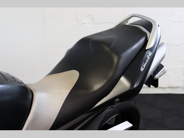 suzuki - gsr-600