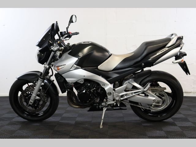 suzuki - gsr-600