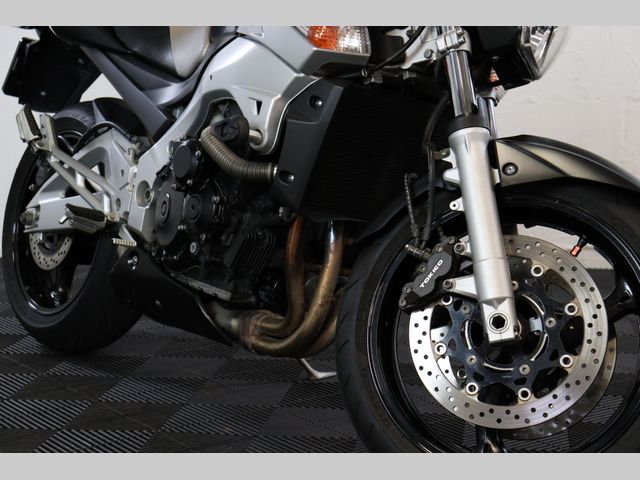 suzuki - gsr-600