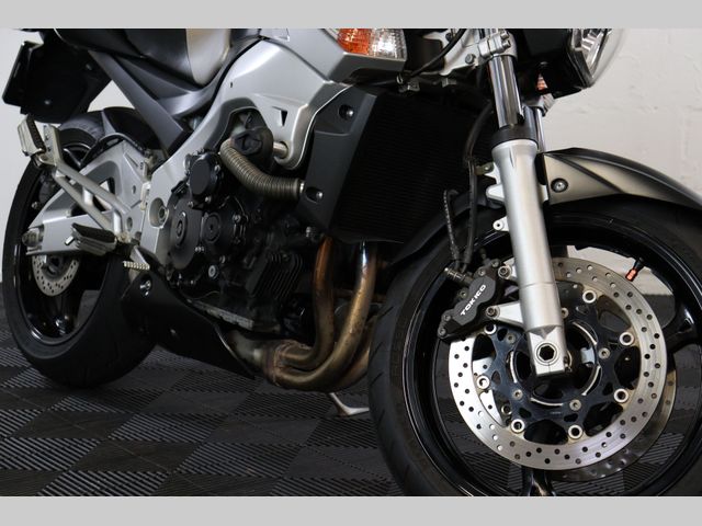 suzuki - gsr-600