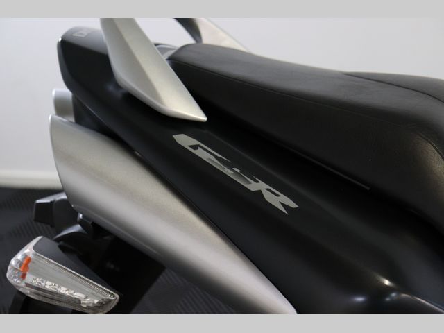 suzuki - gsr-600