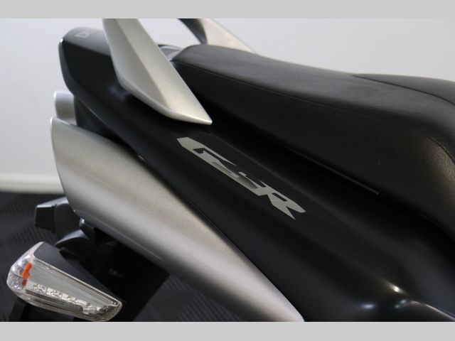 suzuki - gsr-600