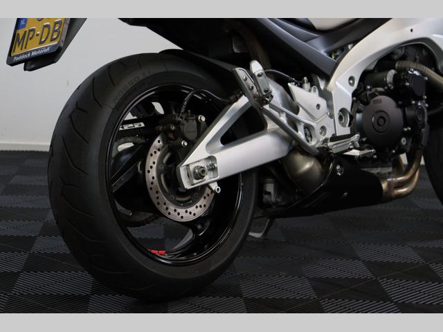 suzuki - gsr-600