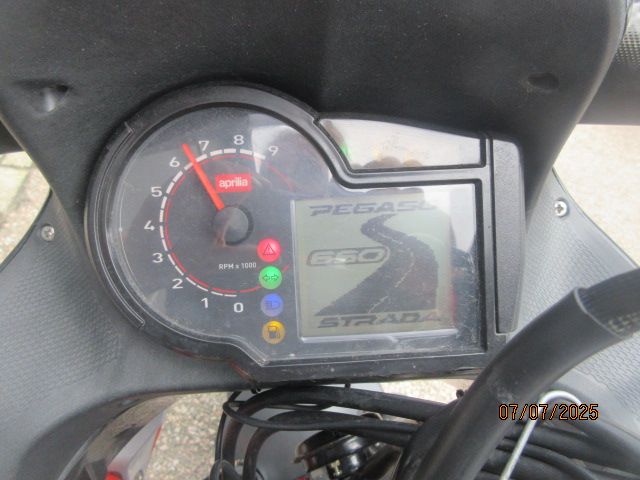 aprilia - pegaso-650-strada-city
