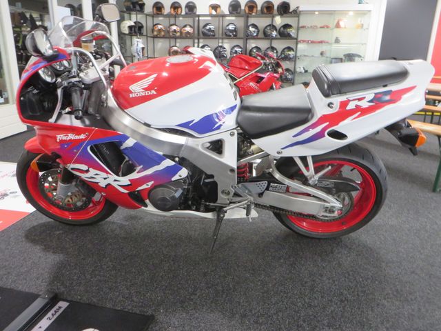 honda - cbr-900-rr-fireblade