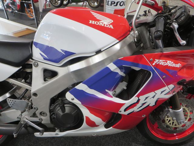 honda - cbr-900-rr-fireblade