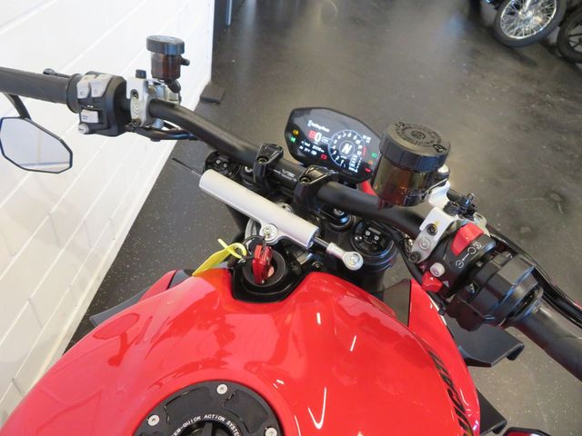 ducati - streetfighter-v2