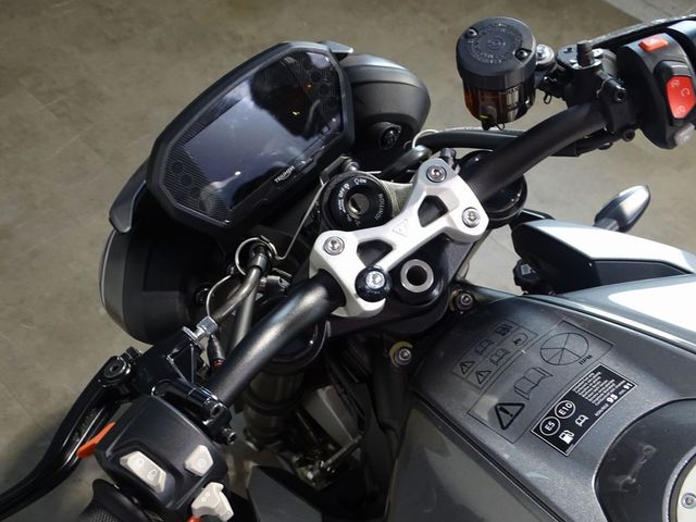 triumph - street-triple-rs