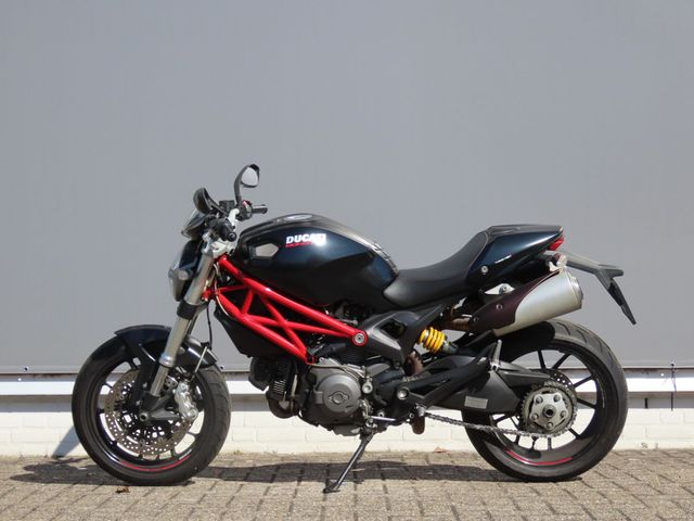 ducati - 796-monster