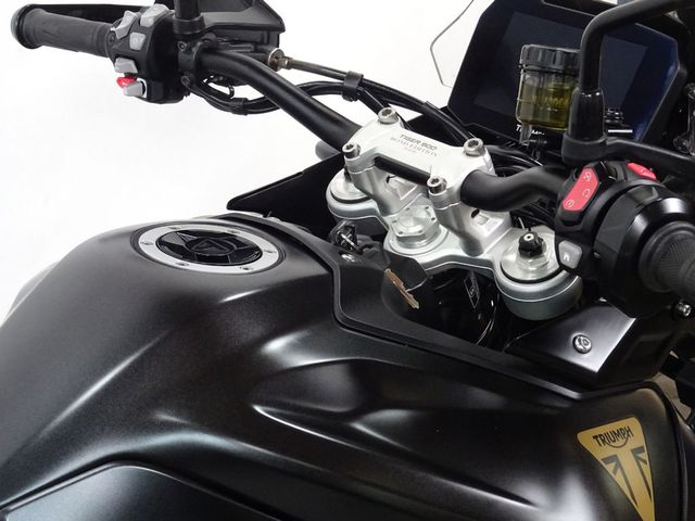 triumph - tiger-900-bond-edition