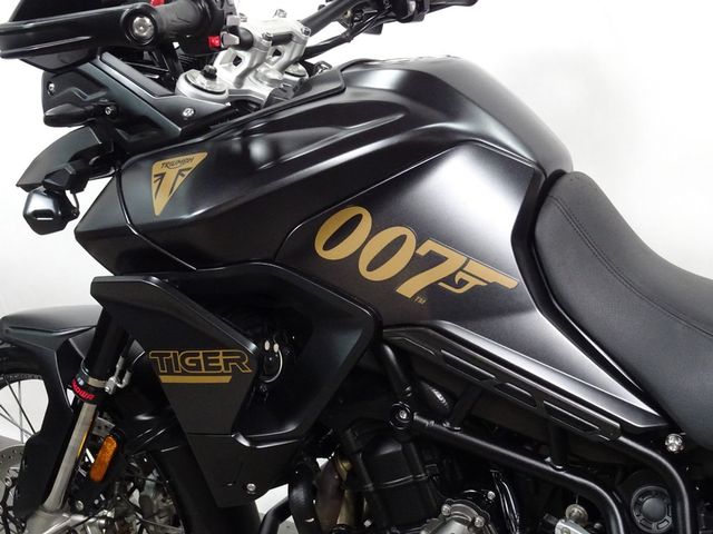 triumph - tiger-900-bond-edition