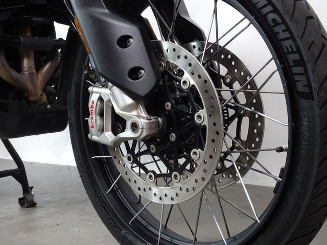 triumph - tiger-900-bond-edition
