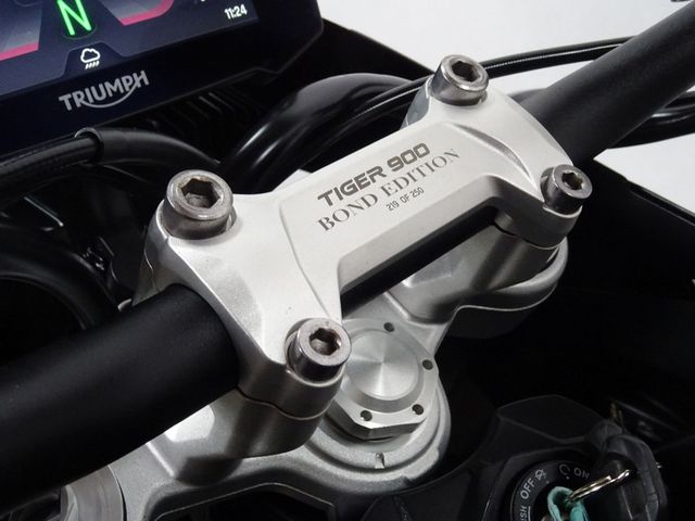 triumph - tiger-900-bond-edition